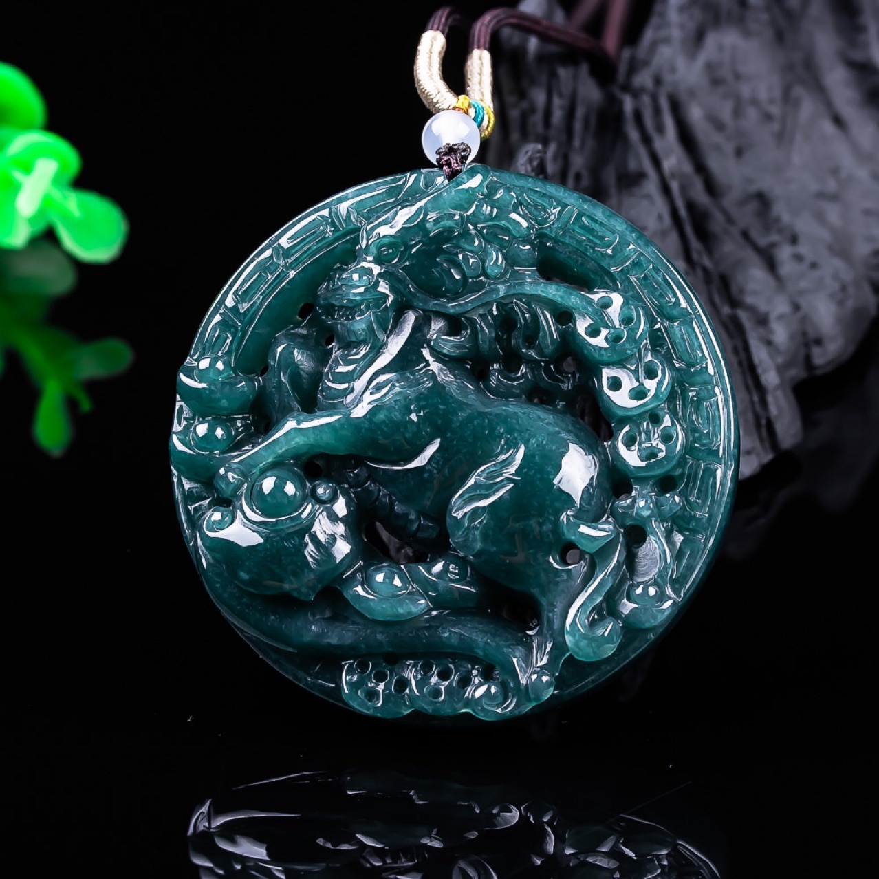 Women Fashion Necklace - Colgante de Dragón de Jadeíta Birmana,